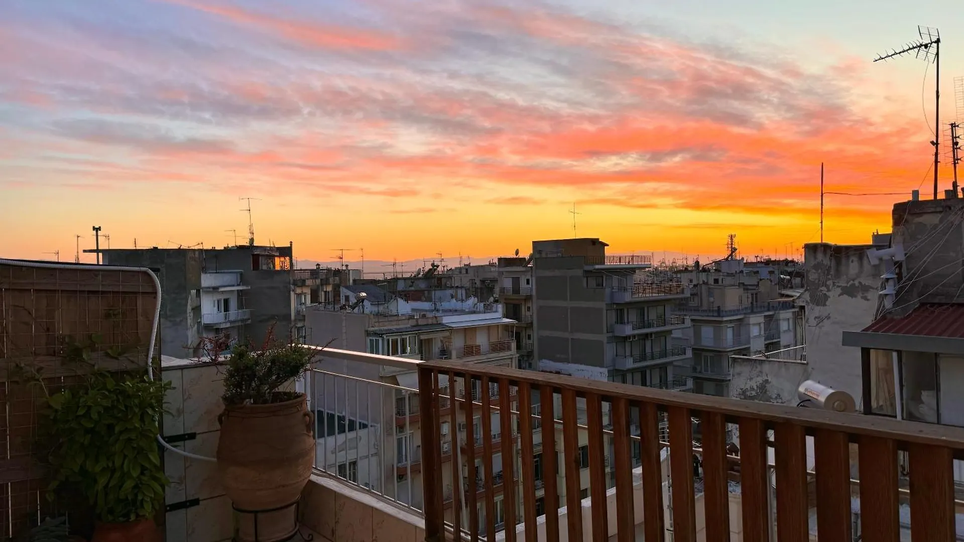 Horizon 2 - Downtown Penthouse With Big Terrace Apartamento Tessalónica