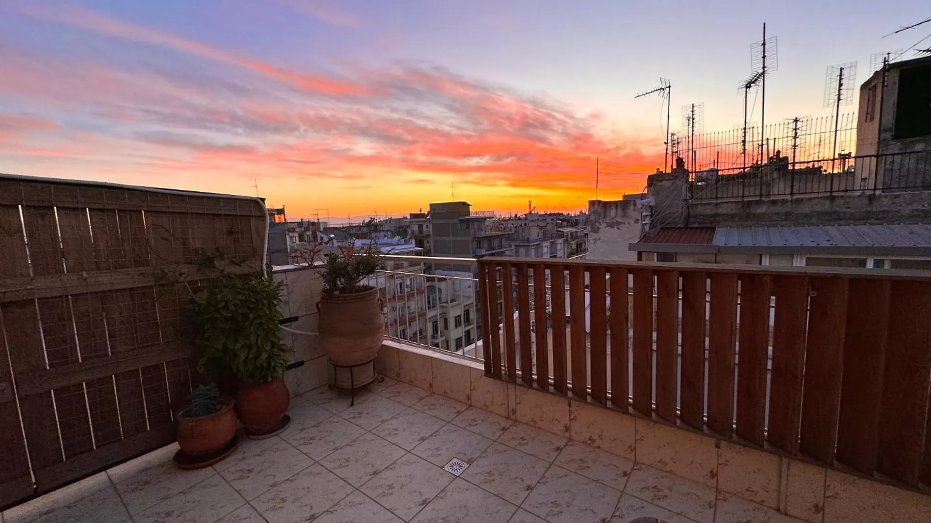 Horizon 2 - Downtown Penthouse With Big Terrace Apartamento Tessalónica Grécia