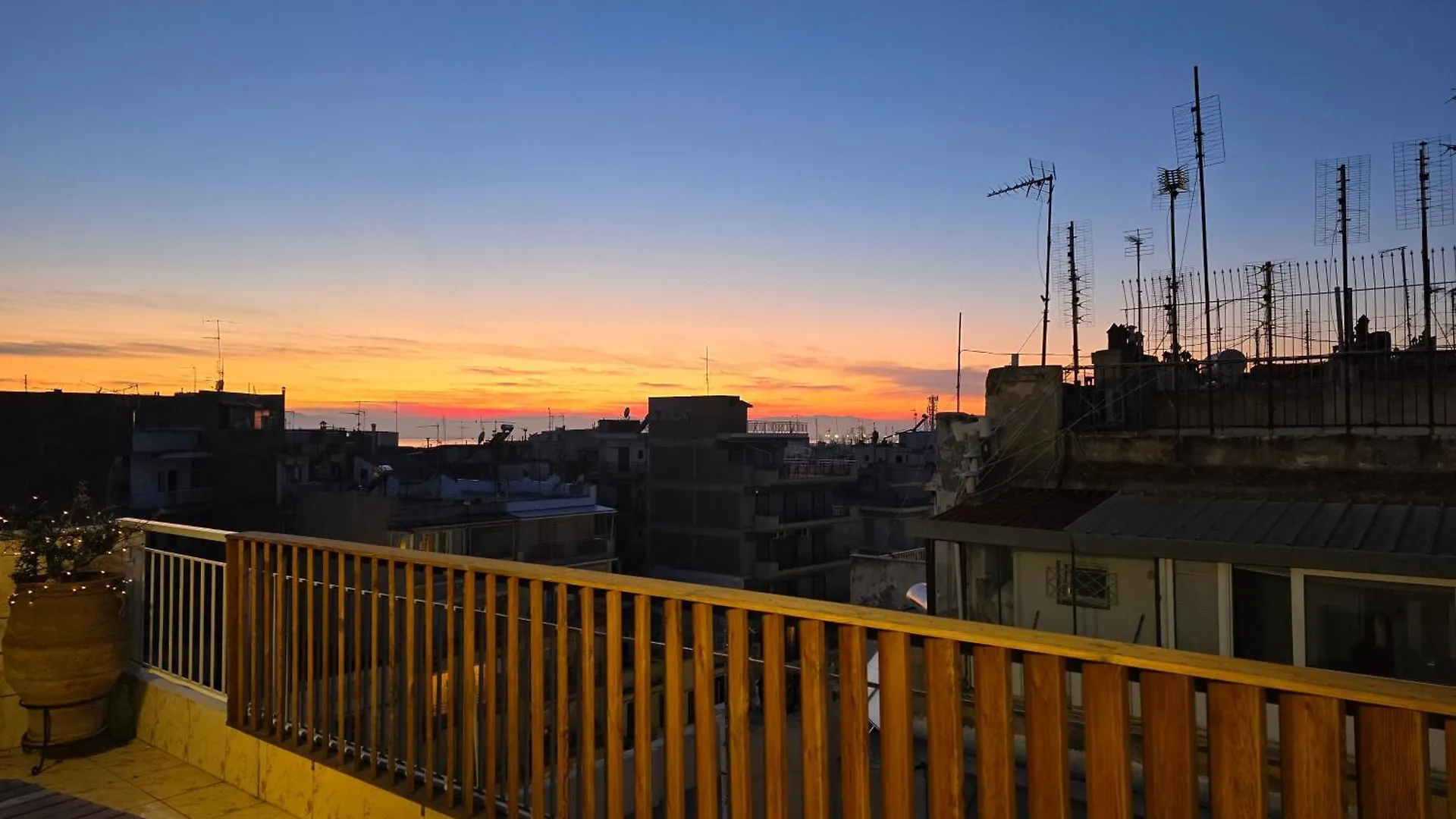 Horizon 2 - Downtown Penthouse With Big Terrace Apartamento Tessalónica